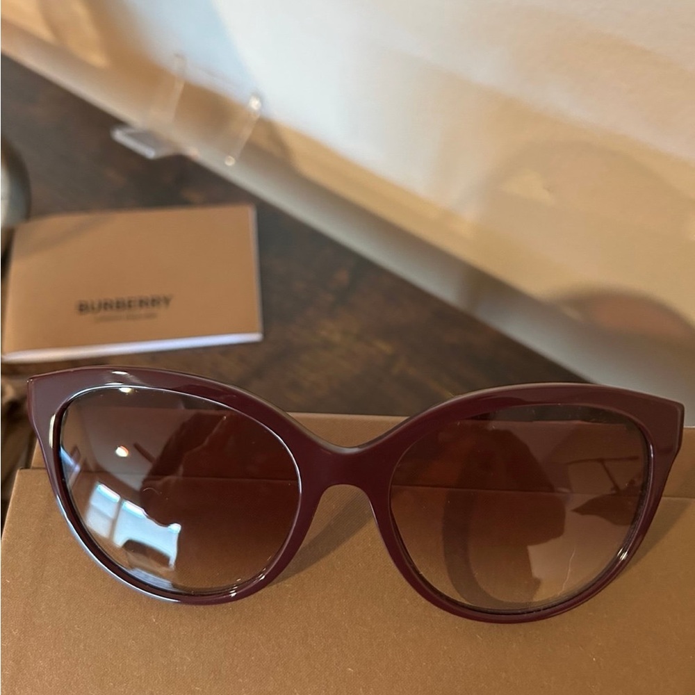 New Burberry Women's Plum Sunglasses - Picture 2 of 5